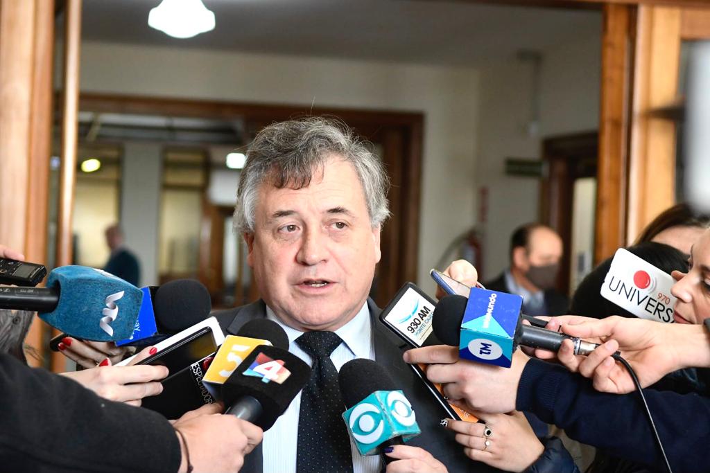 Omar Paganini en rueda de prensa. Foto: Leonardo Mainé