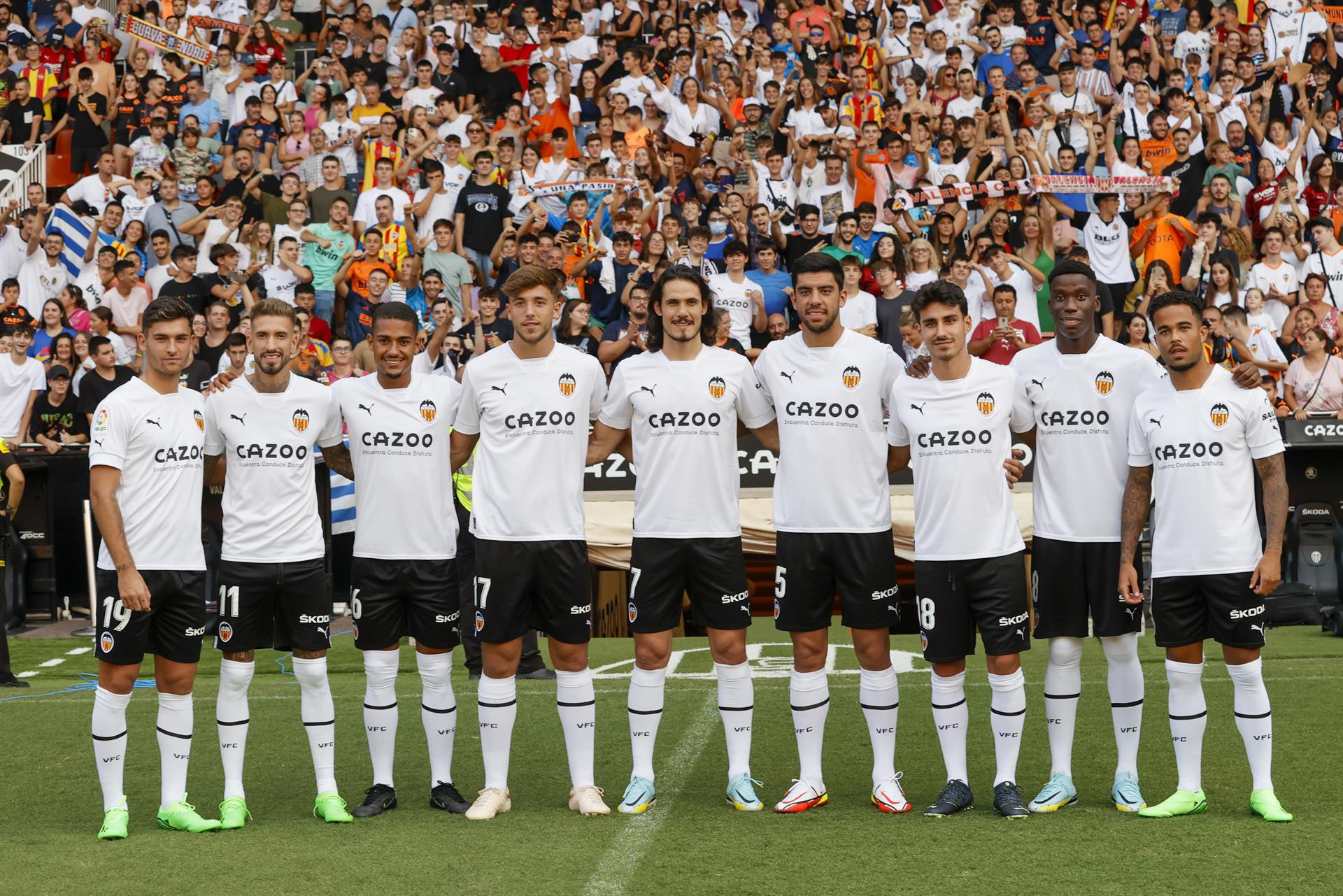 Edinson Cavani y las incorporaciones del Valencia. Foto: EFE.