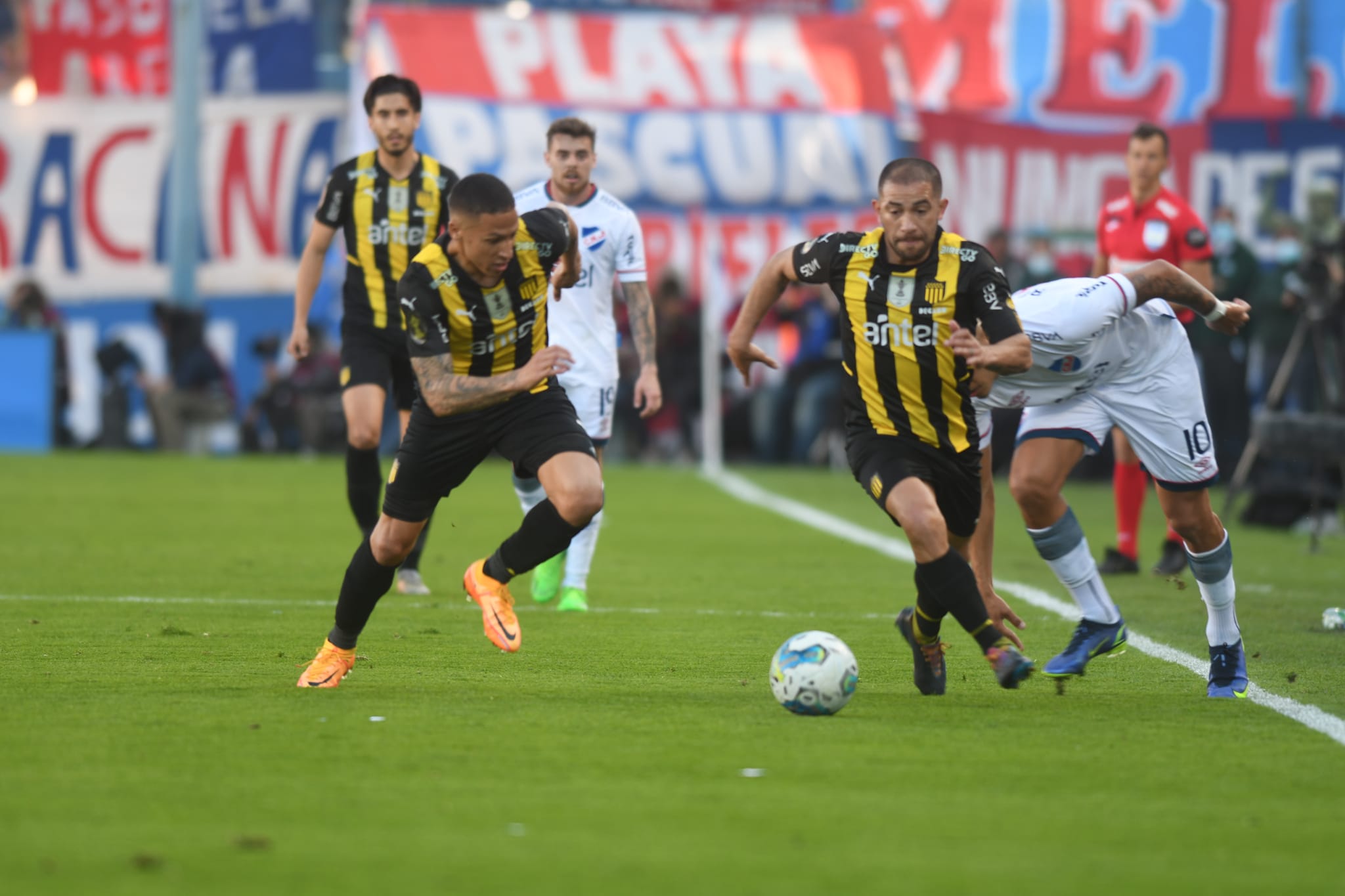 Kevin Méndez y Walter Gargano. Foto: Estefanía Leal.