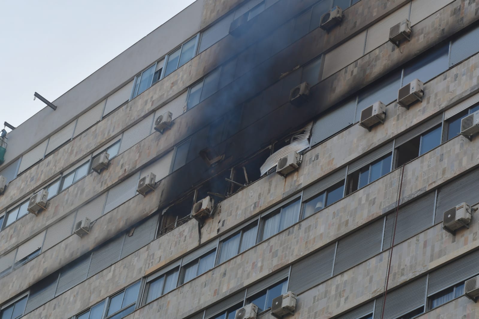 Incendio en apartamento en Avenida Libertador. Foto: Francisco Flores