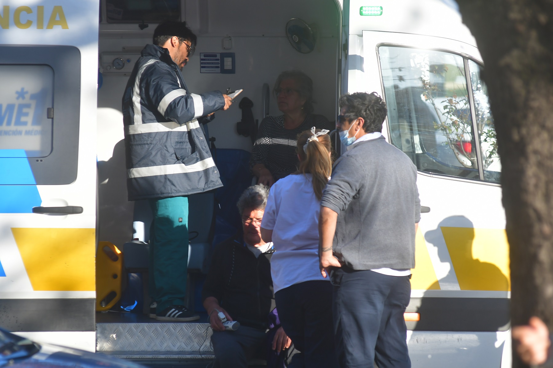 Médicos atendiendo a algunos heridos. Foto: Francisco Flores.