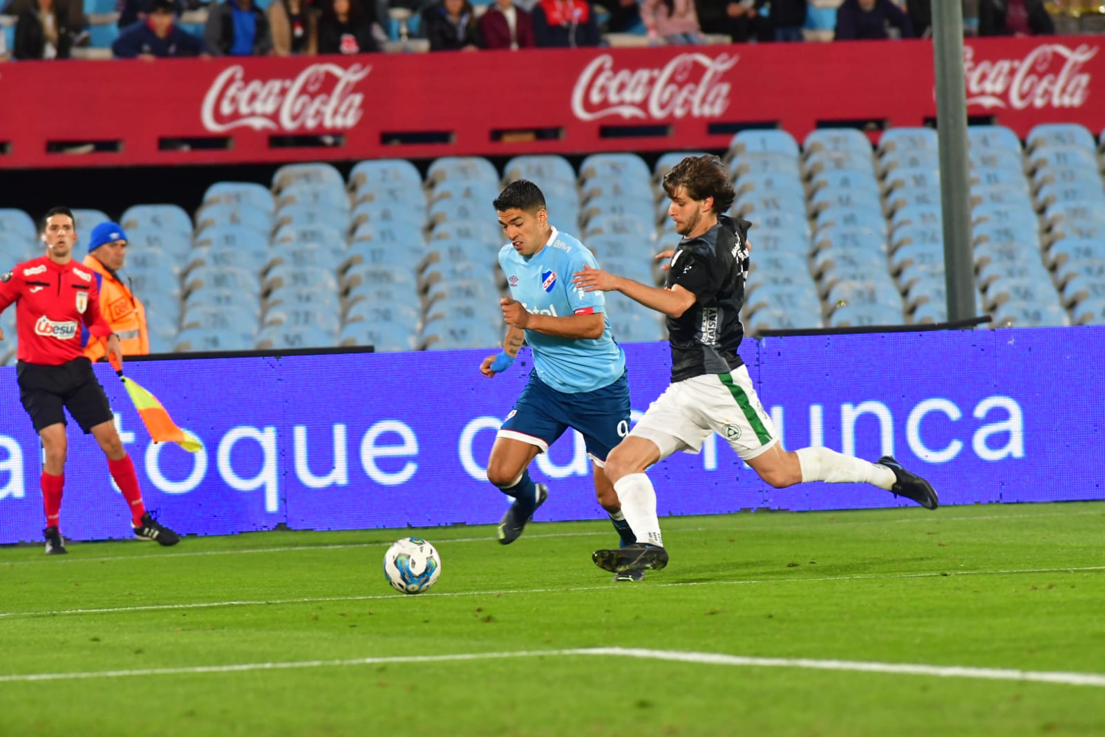 Luis Suárez vs. Plaza Colonia. Foto: Francisco Flores.