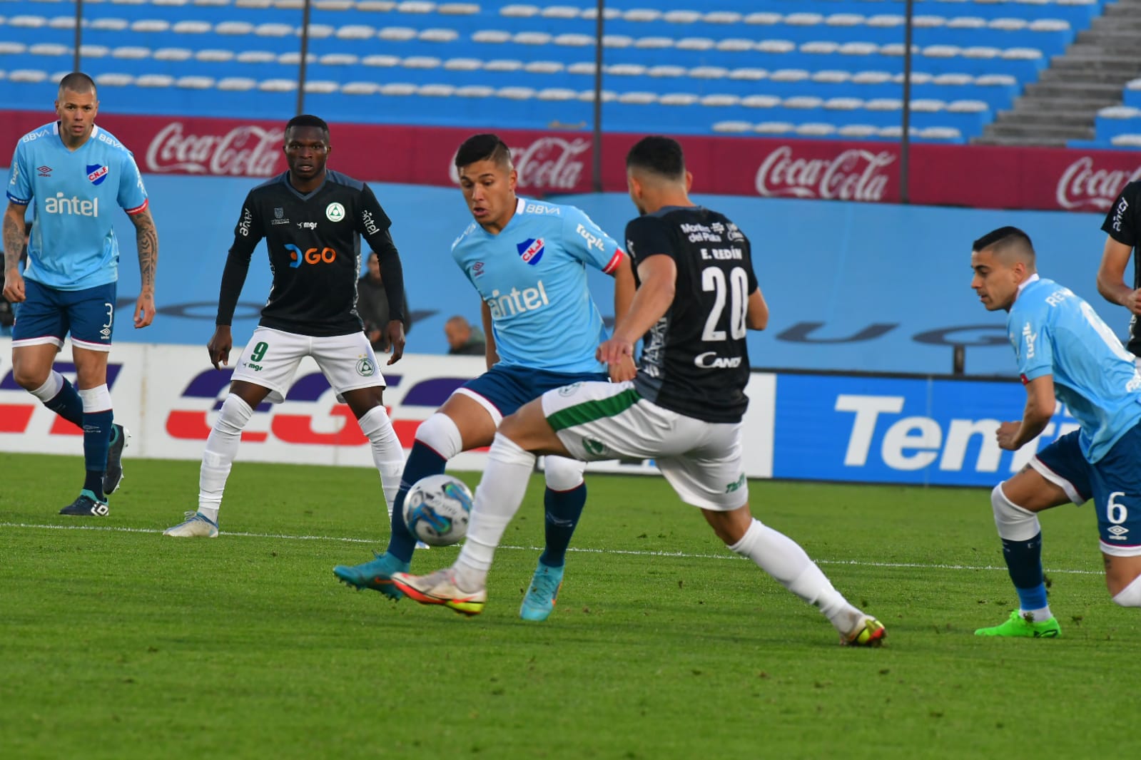 Plaza Colonia vs. Nacional. Foto: Francisco Flores.