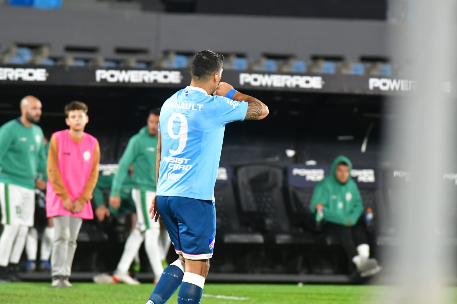 Luis Suárez celebra su gol ante Plaza Colonia. Foto: Francisco Flores.