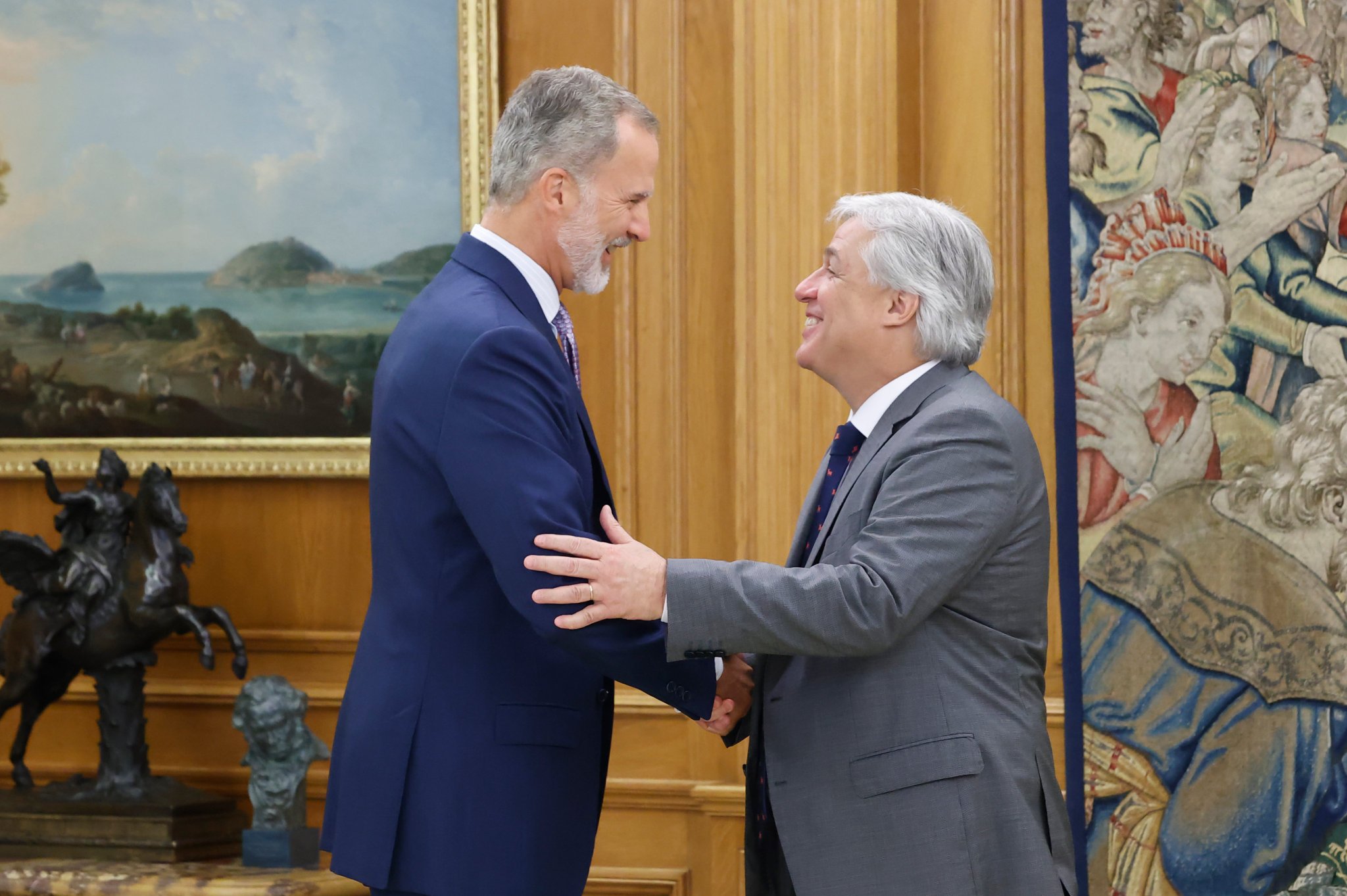 Rey Felipe VI y el canciller Francisco Bustillo. Foto: Cancillería