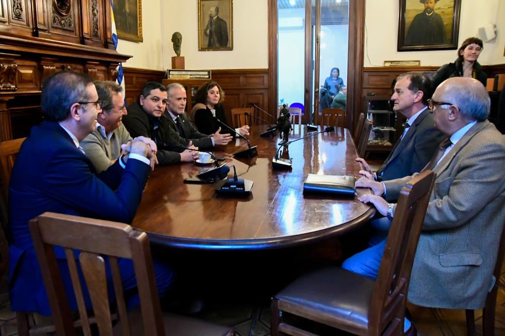 Reunión entre autoridades de Cabildo Abierto y del Partido Nacional. Foto: Estefanía Leal