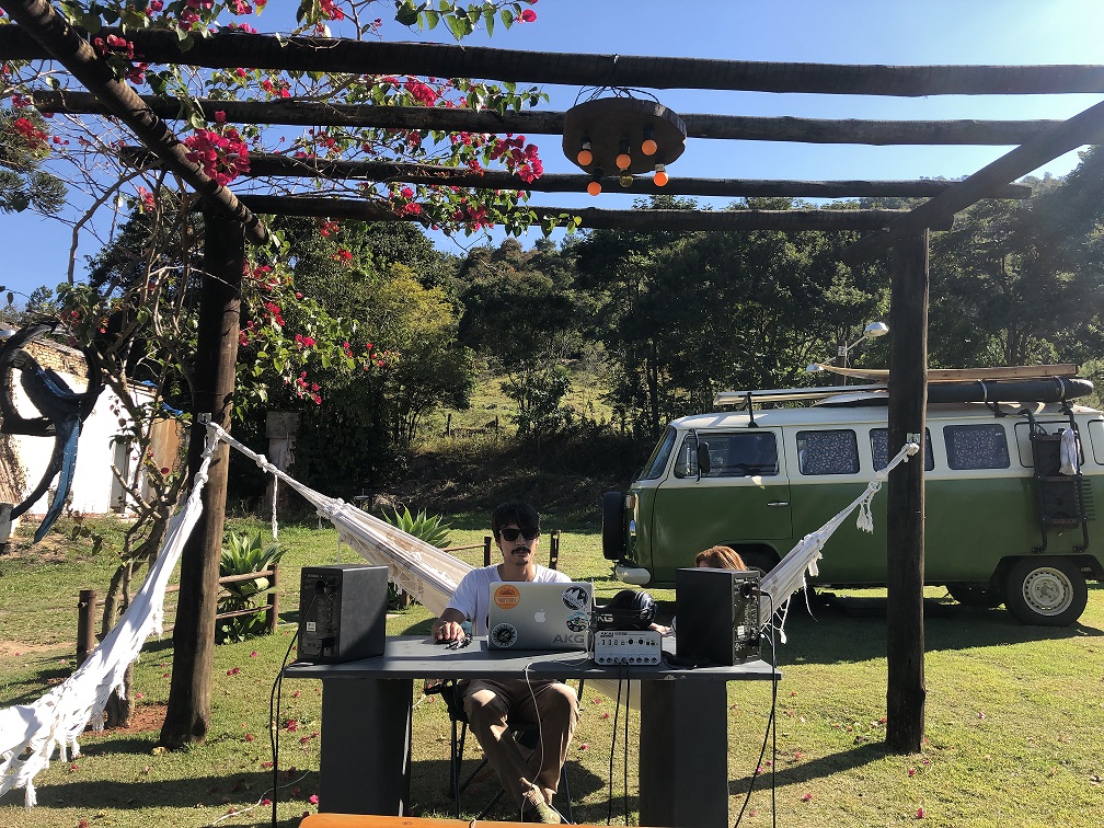 Vitor en modo trabajo: produciendo videos o captando algún cliente.