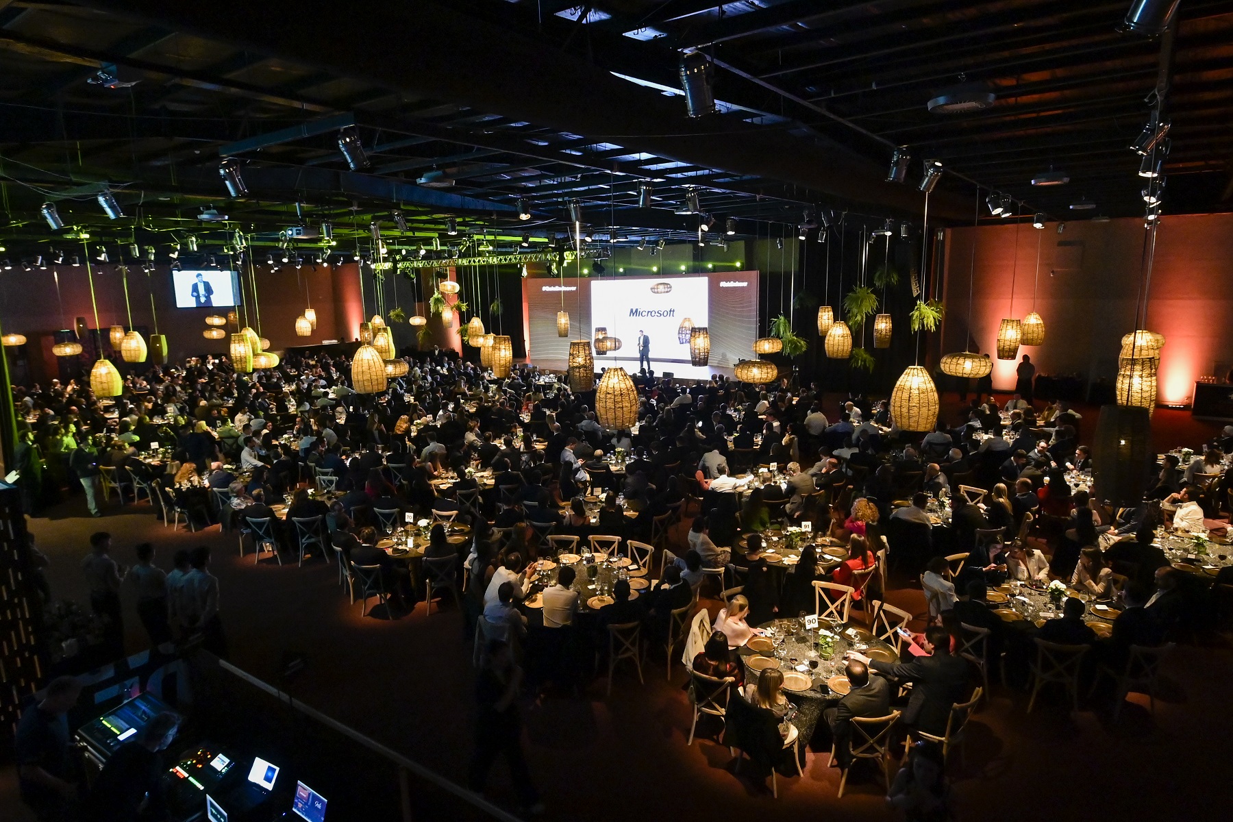 En su cuarto de siglo de actividad, Endeavor reunió a más de 800 personas para valorar los resultados obtenidos y señalar su compromiso de continuar actuando en apoyo de los emprendedores y la comunidad.