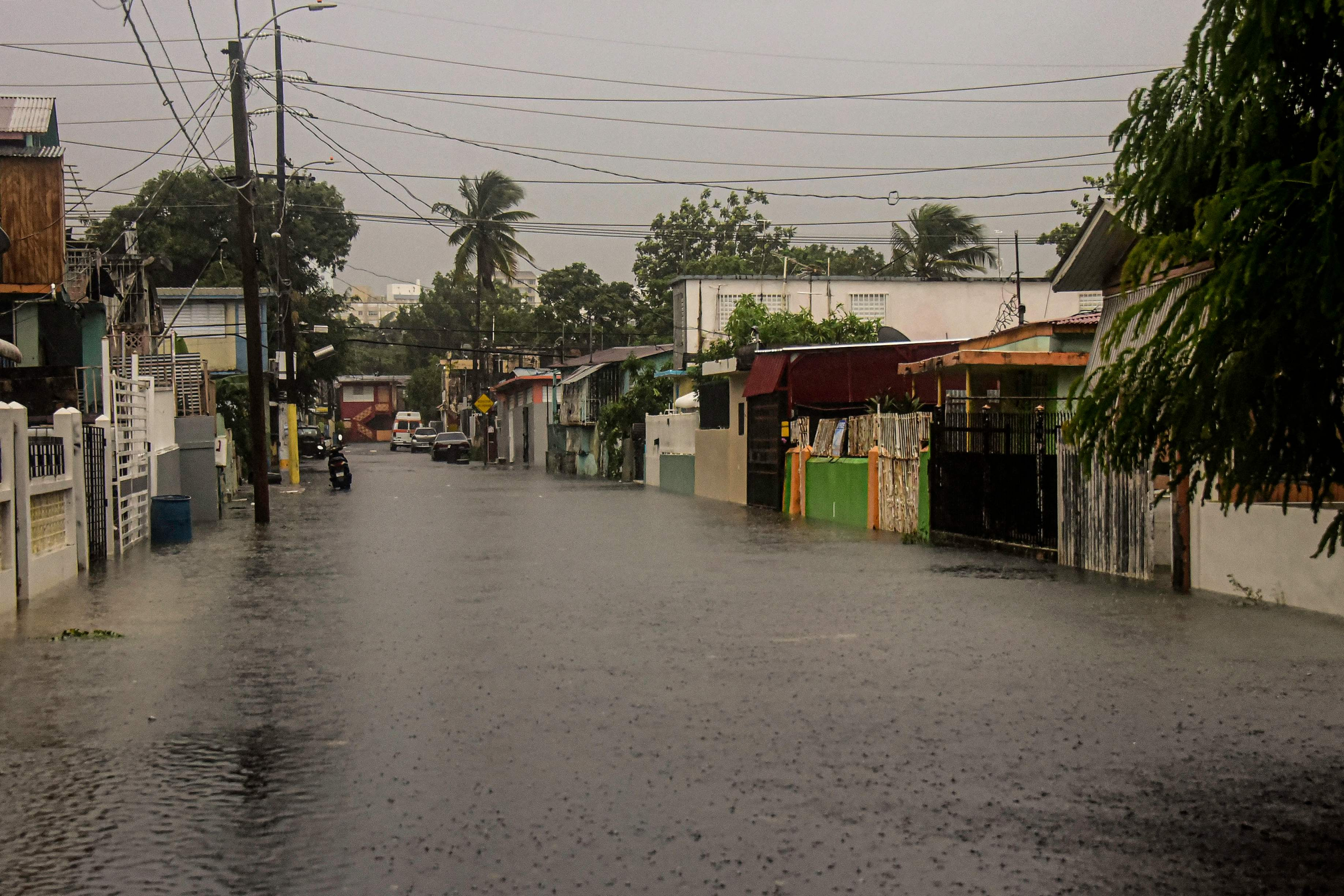 Un camino inundado durante el paso del huracán Fiona en Villa Blanca, Puerto Rico. Foto: AFP
