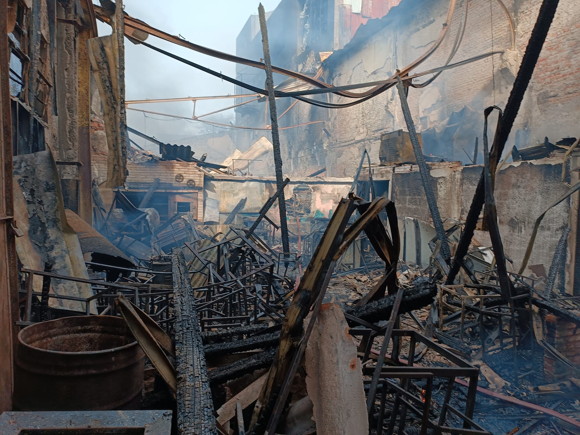 Incendio en exfábrica Bao Foto: Bomberos