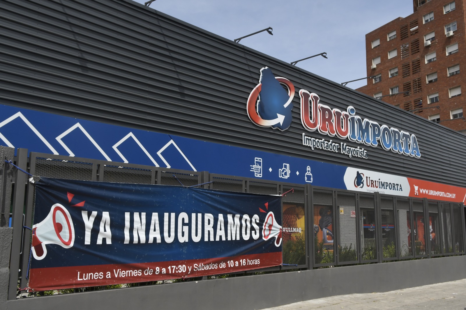 La nueva sucursal de Uruimporta ya recibe a los clientes. Foto: Leonardo Mainé.