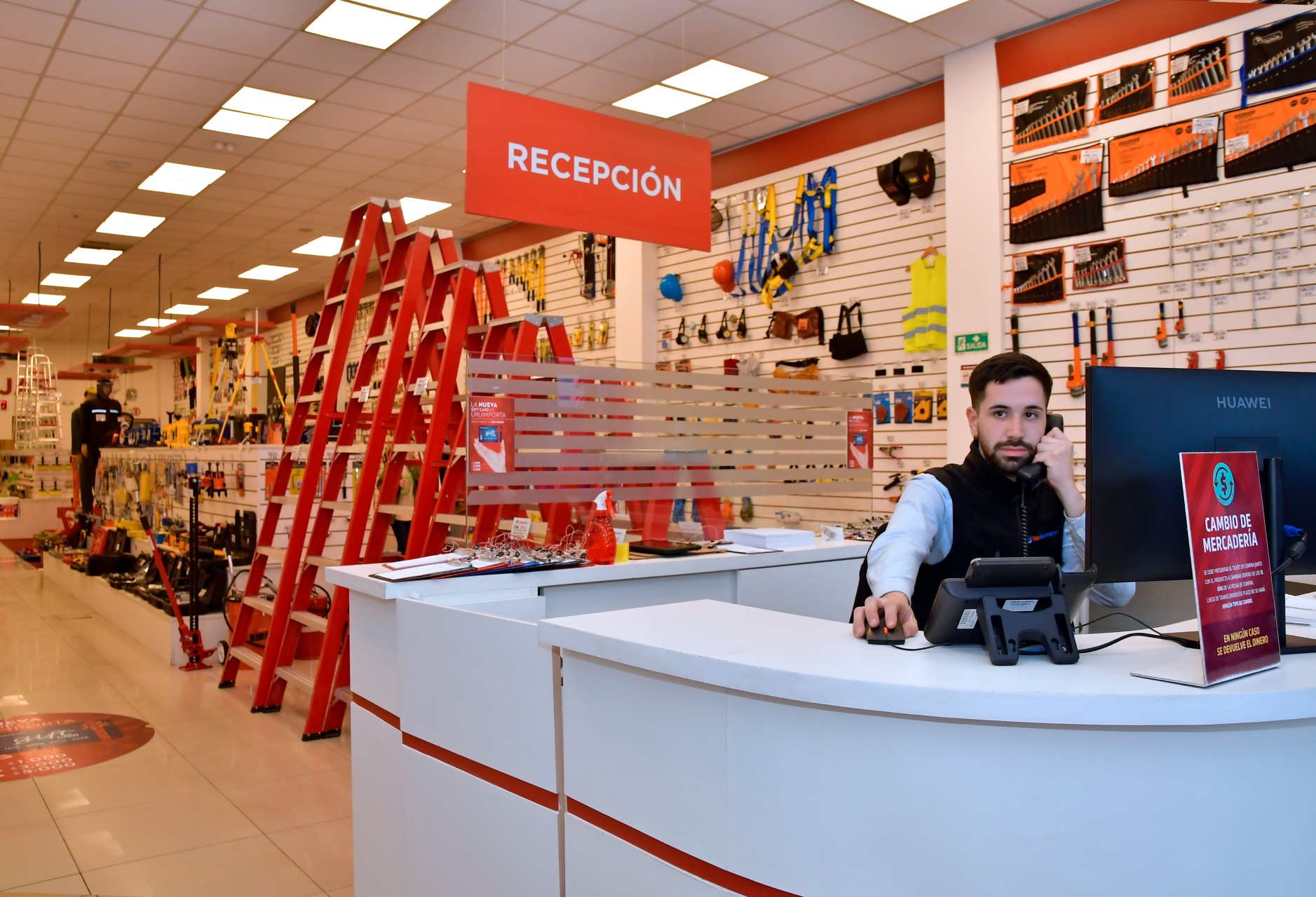 Más comodidad y más productos para los clientes de Uruimporta. Foto: Estefanía Leal.