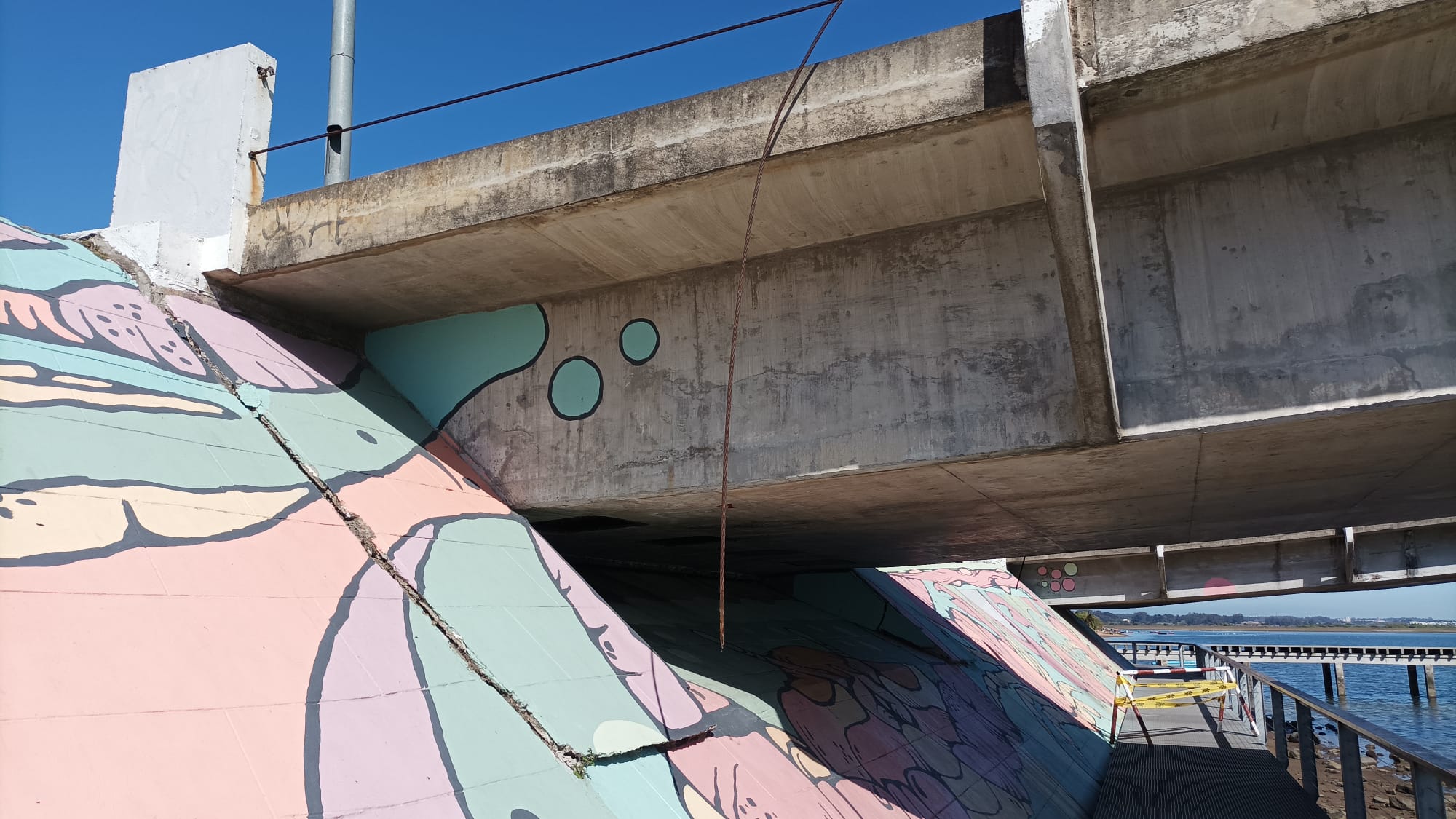 Rotura de una de las lingas en puente de La Barra de Maldonado. Foto: Ricardo Figueredo