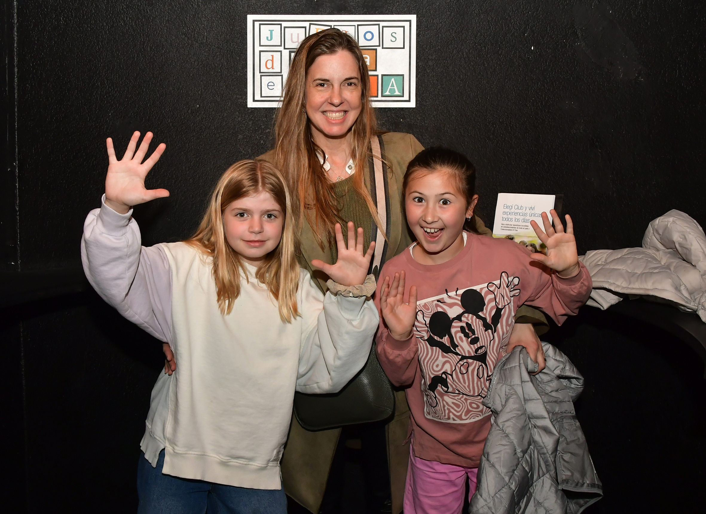 Inés Herran, Carolina Moreira y Helena Larrosa disfrutan del evento.