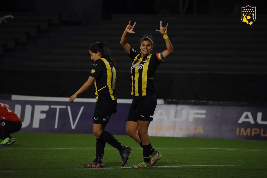 Peñarol vs. Náutico - fútbol femenino. Foto: @FemeninoCAP.