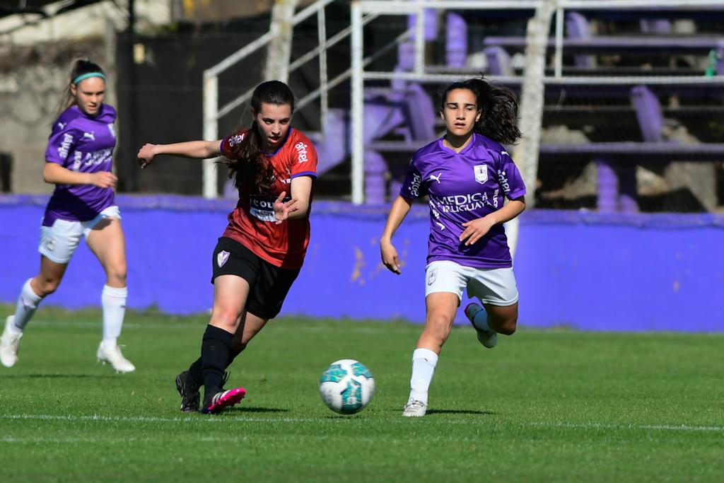 Defensor Sporting vs. Fénix - fútbol femenino. Foto: Estefanía Leal.