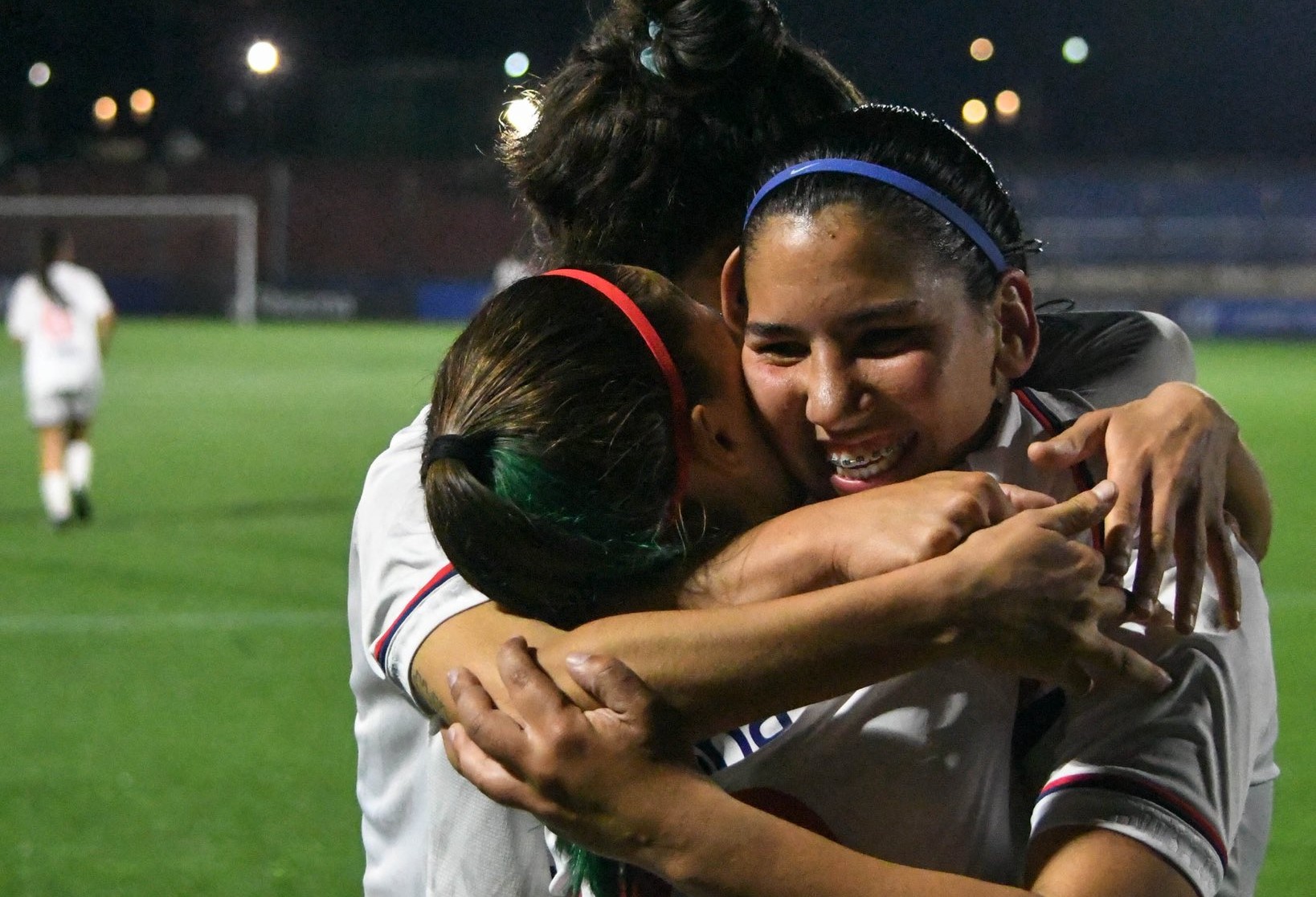 El festejo de Oriana Fontán en el Nacional-Defensor. Foto: @AUFfemenino.