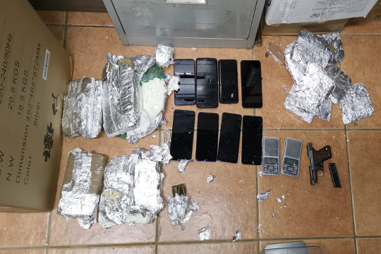 Frigobar con droga, celulares y un arma ingresó a cárcel de Canelones. Foto: Ministerio del Interior