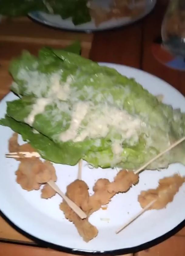 Ensalada césar en Palermo. Foto: TikTok @mmicaelaotero