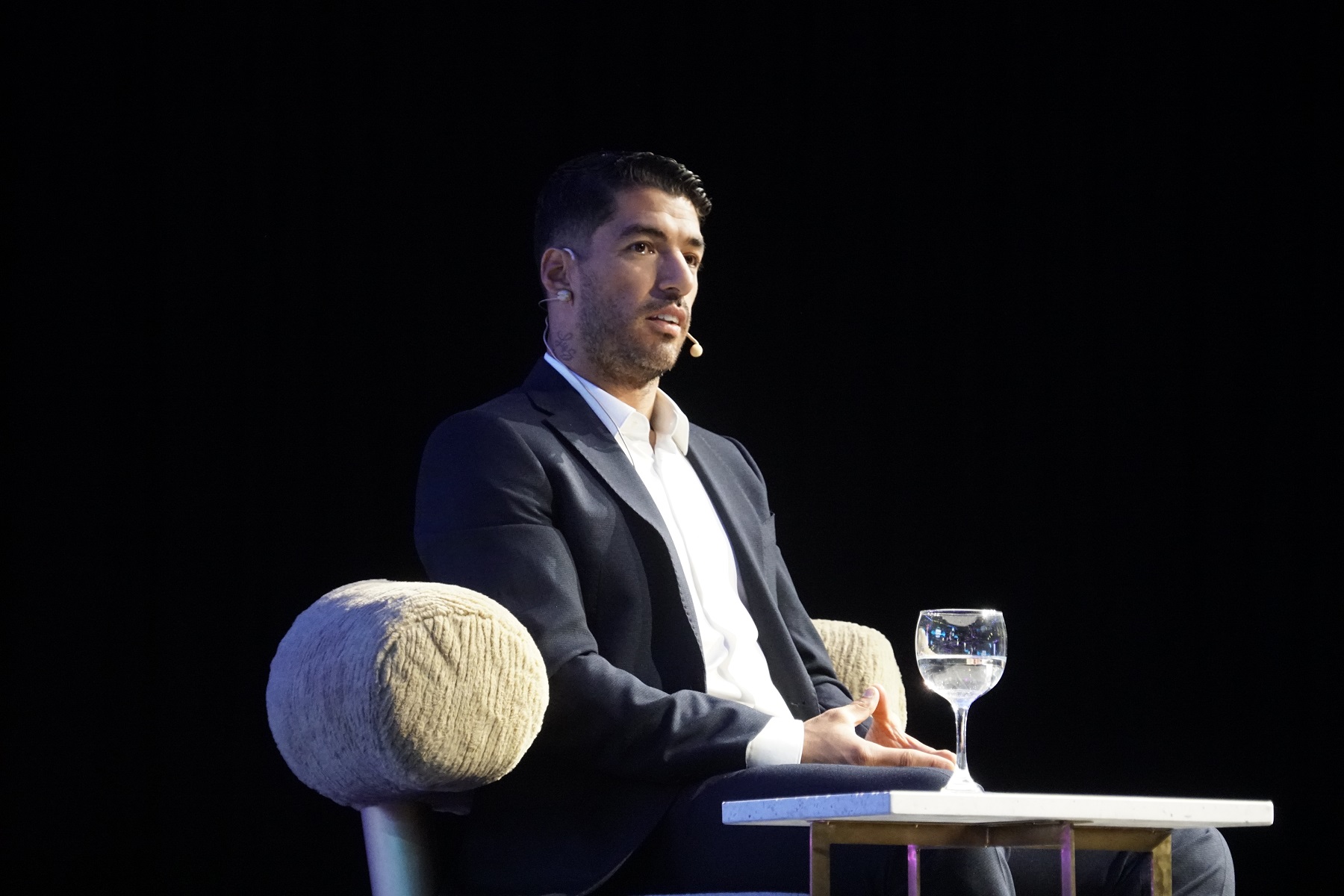 “Hay que ser consciente de la imagen de uno y de los valores que quiere transmitir a los niños”, dijo Luis Suárez al abrir el foro. Foto: Ricardo Figueredo.