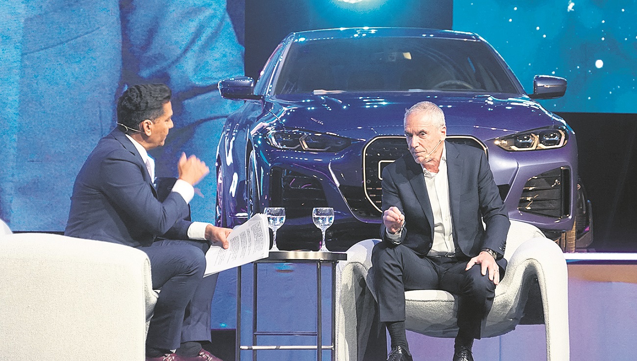 El presidente de Disney, Diego Lerner, expone su visión mundial a Ismael Cala. Foto: Ricardo Figueredo.