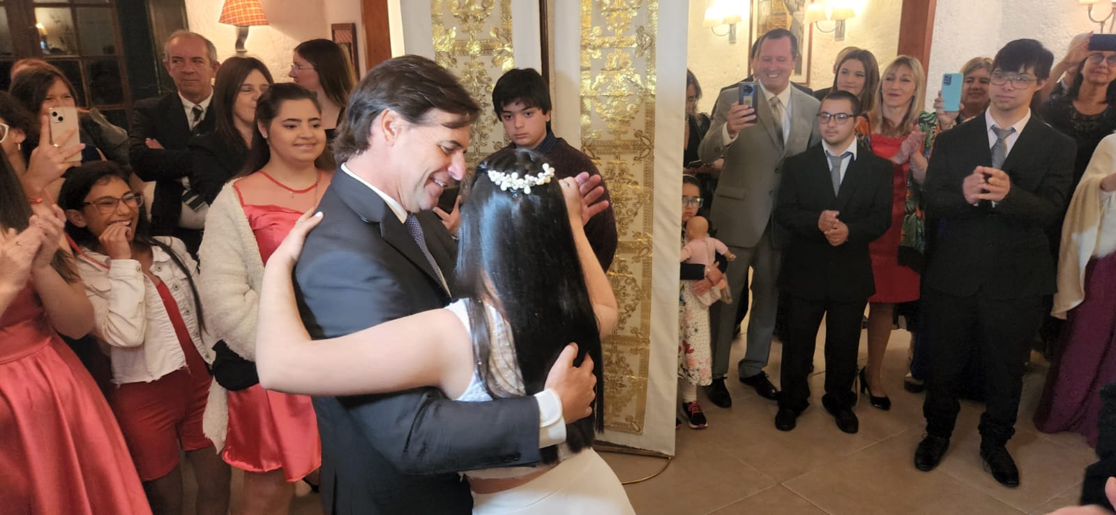 Lupe en su cumpleaños de 15 con Luis Lacalle Pou. Foto: Gentileza de Claudia Méndez