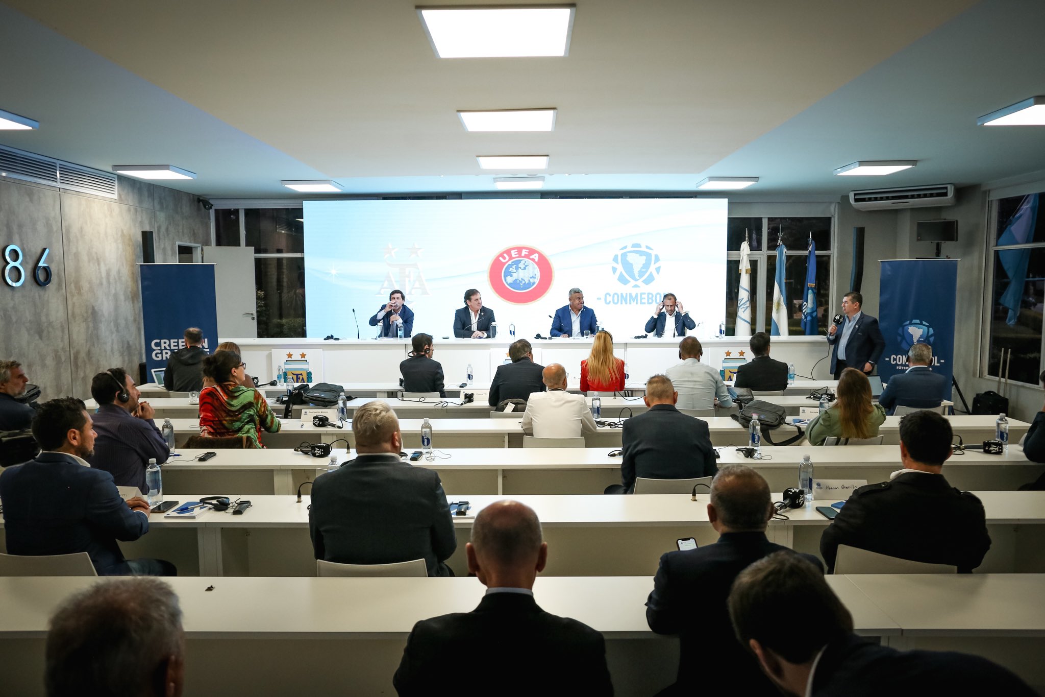 Ceferín, Domínguez, Tapia y Alonso en el encuentro entre FIFA y Conmebol. Foto: @agdws