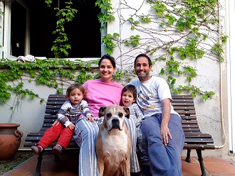 Juan Miguel Carzolio y su familia. Foto: Archivo.