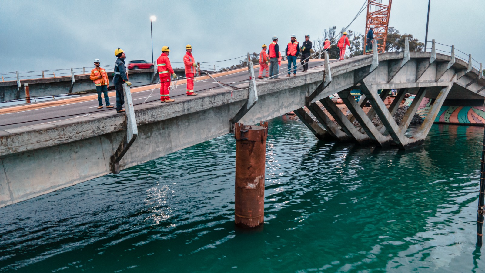 Colocación de pilote en puente de La Barra. Foto: Intendencia de Maldonado