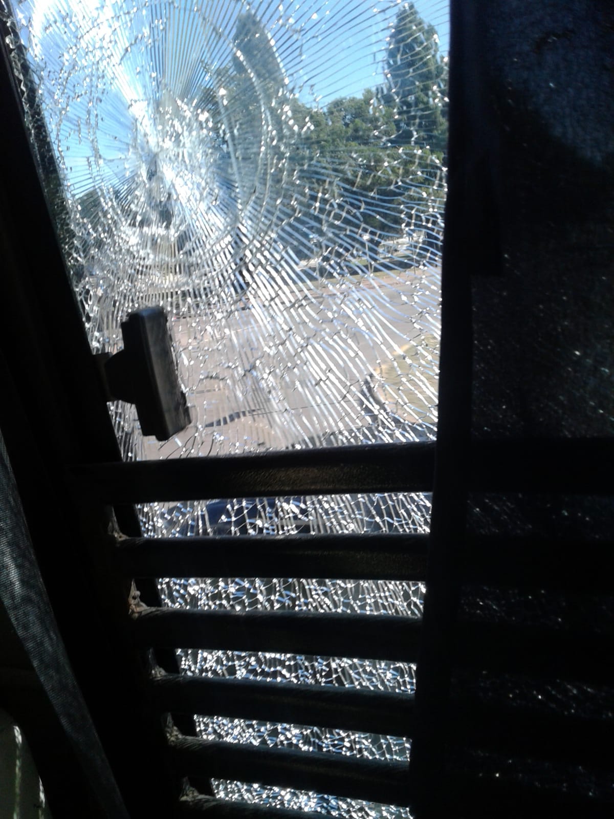 Daño en un ómnibus. Foto: Cortesía de Ascot