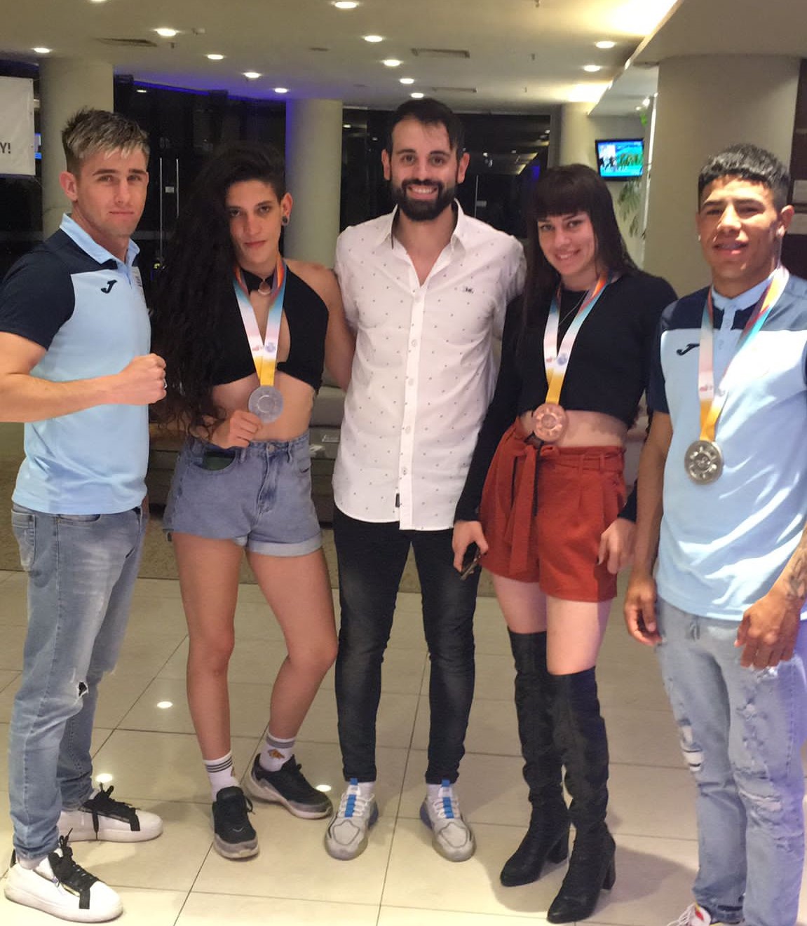 El DT Rodrigo Barriuso y la delegación.