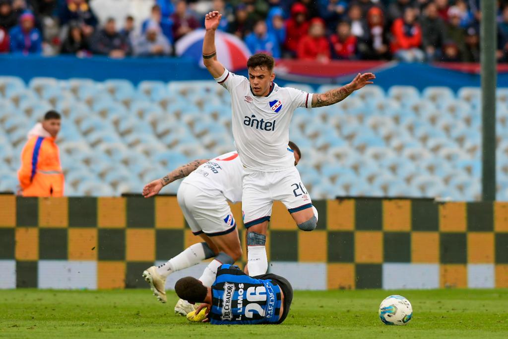 Felipe Carballo en Liverpool-Nacional. Foto: Estefanía Leal.