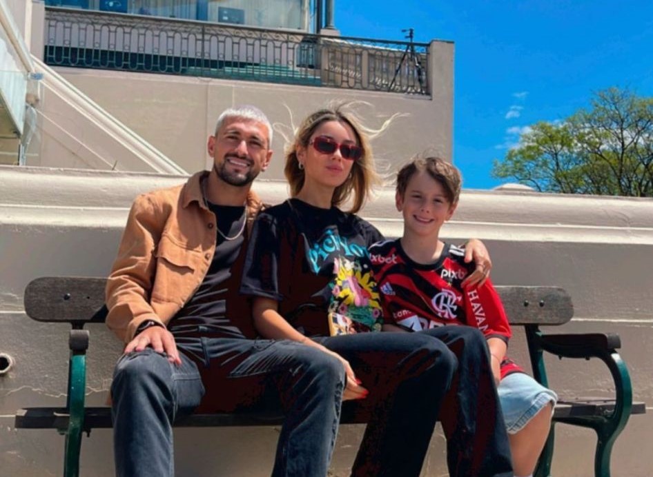 Giorgian de Arrascaeta en Maroñas junto a su pareja y su sobrino.