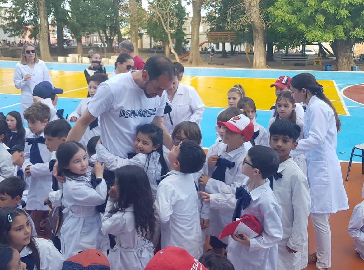 Diego Godín visitó Rosario en su día libre. Foto: @diegogodin