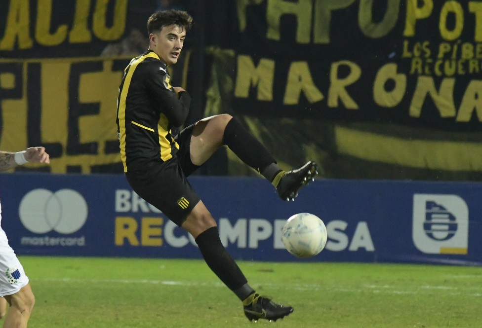 Pablo López en el Peñarol-Liverpool. Foto: Leonardo Mainé.
