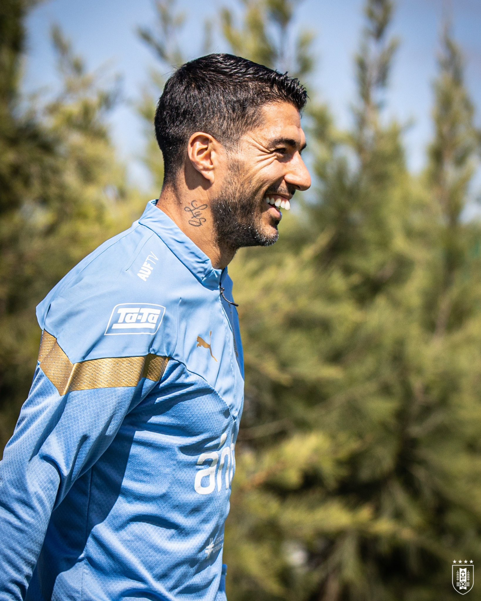 Luis Suárez en el Complejo Celeste. Foto: @Uruguay.