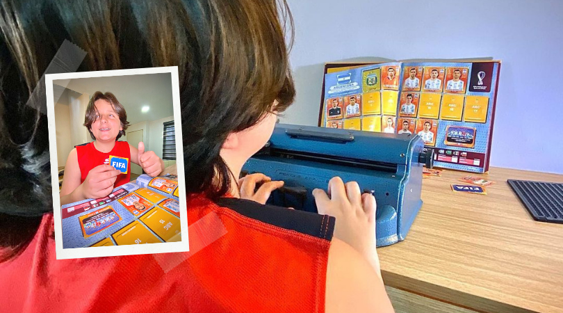 La fiebre del Mundial se siente: un niño no vidente adaptó su álbum de Qatar al braille. Fotos: @sebasfiloramo