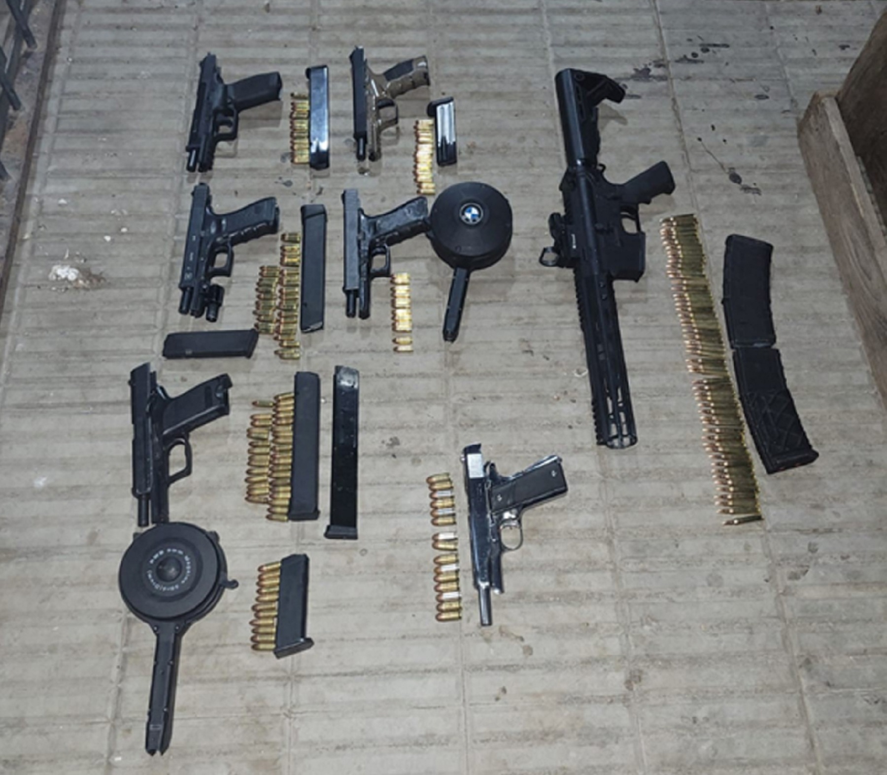 Incautación de armas en Villa Española. Foto: Ministerio del Interior