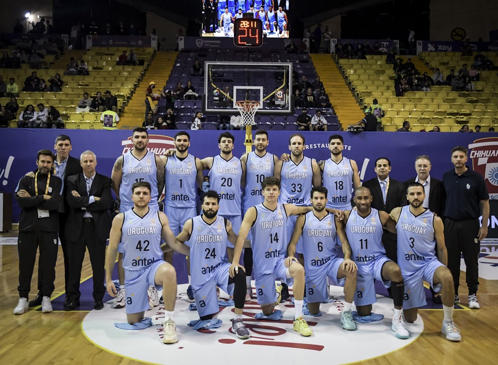 El plantel de Uruguay que enfrentó a México. Foto: FIBA.