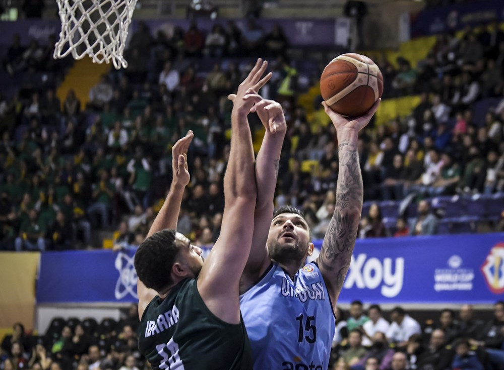 Esteban Batista en la derrota de la Celeste en Chihuahua. Foto: FIBA.