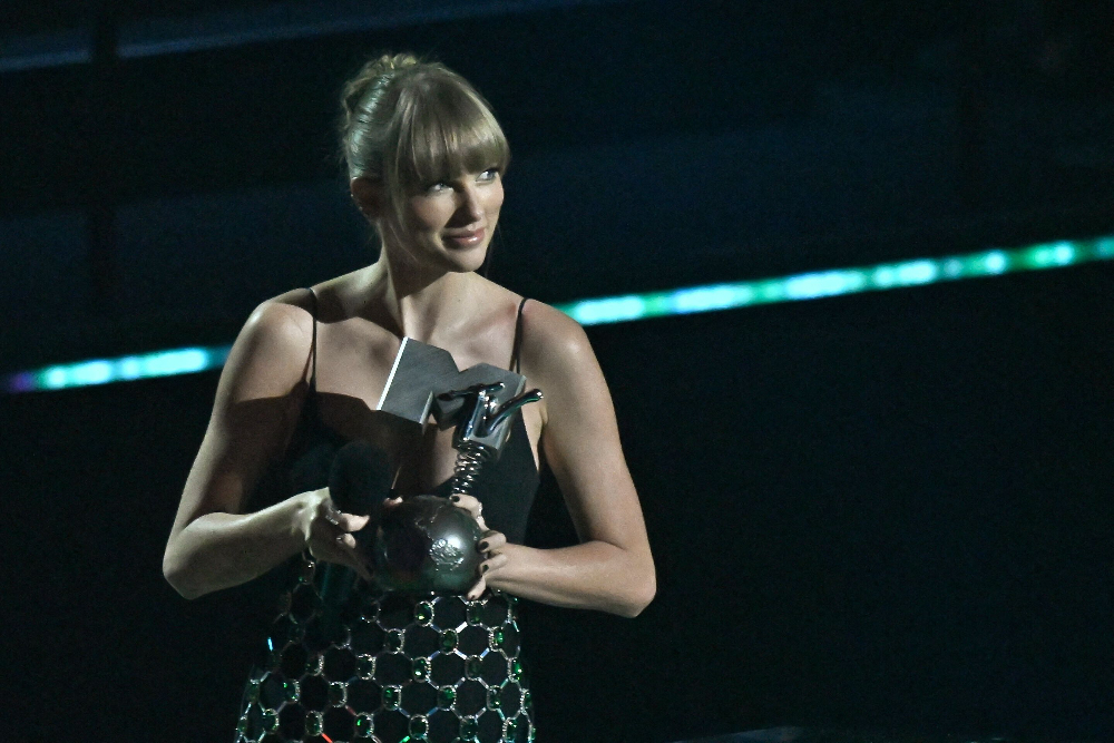 La cantante Taylor Swift en los premios MTV EMA 2022. Foto: AFP