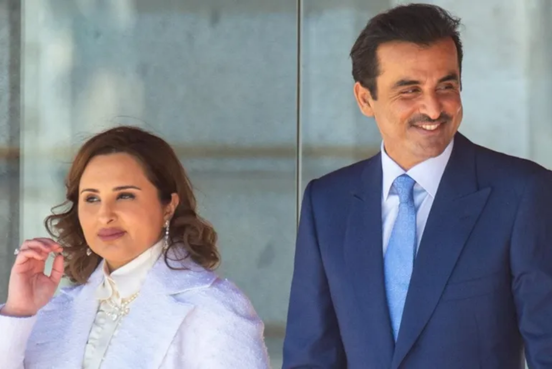 Tamim bin Hamad junto a una de sus tres esposas, Jawaher bint Hamad Al Thani. Foto: LA NACIÓN (GDA)