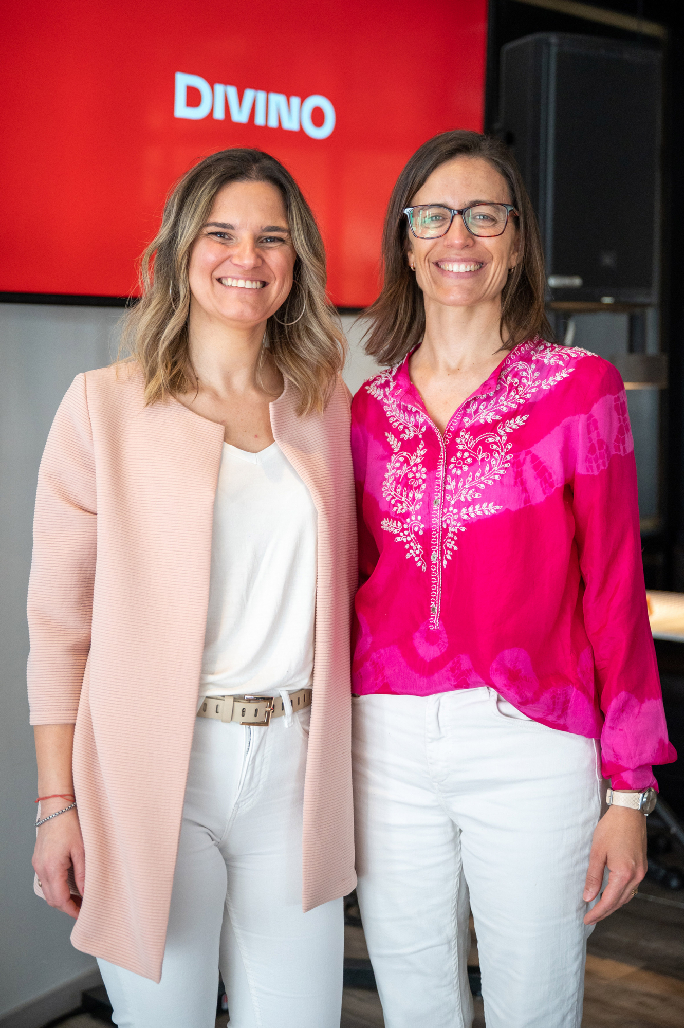 Natalia Delgado y Victoria Boni en el evento que renueva a Divino.