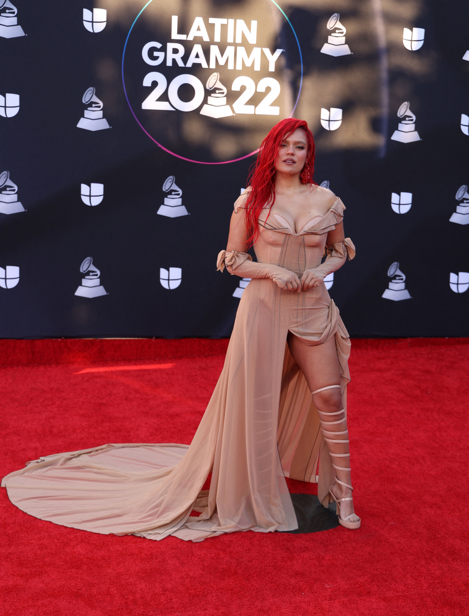 alfombra roja premios grammy latinos 2022
