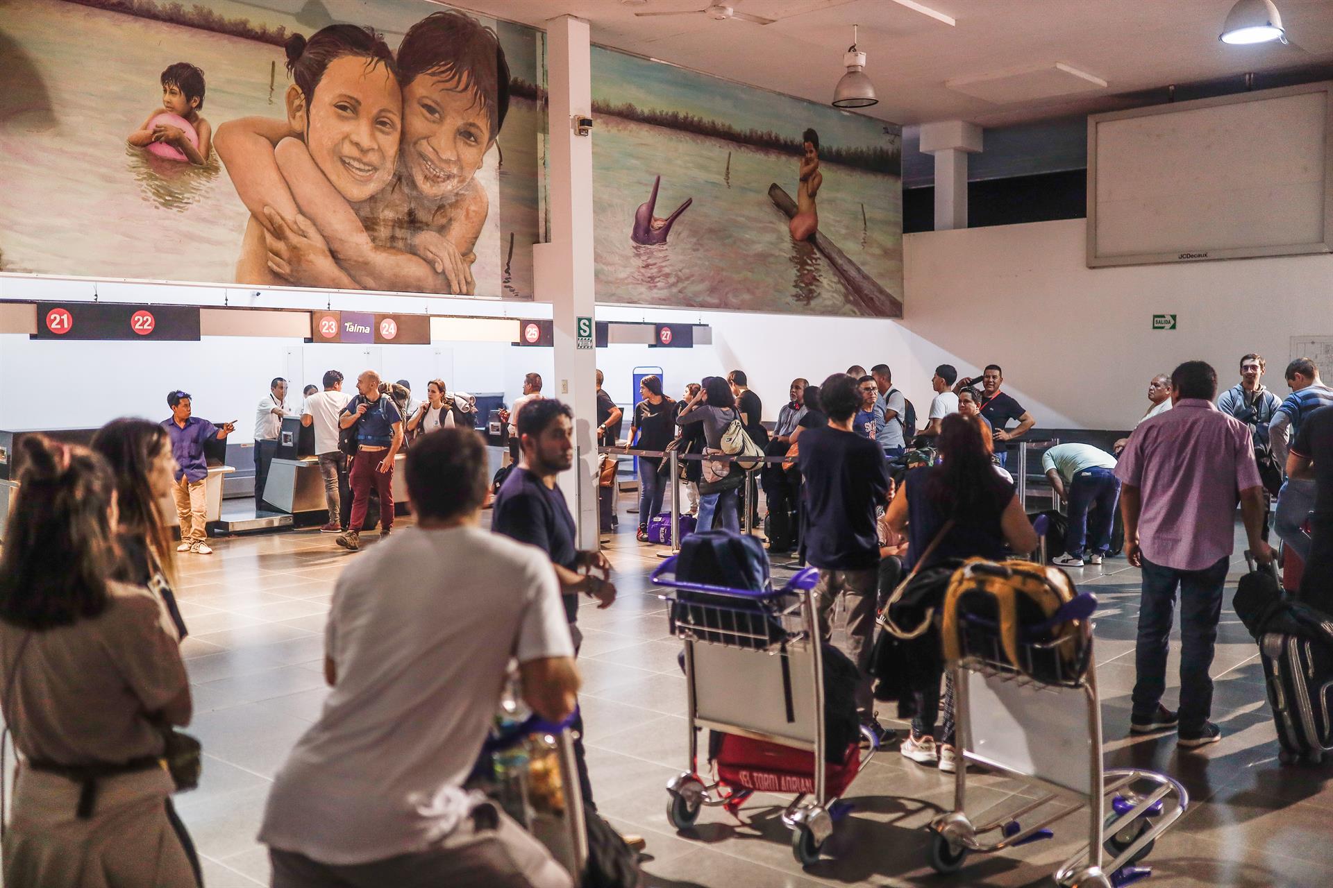 Caos en el aeropuerto de Lima por accidente de avión. Foto: Efe