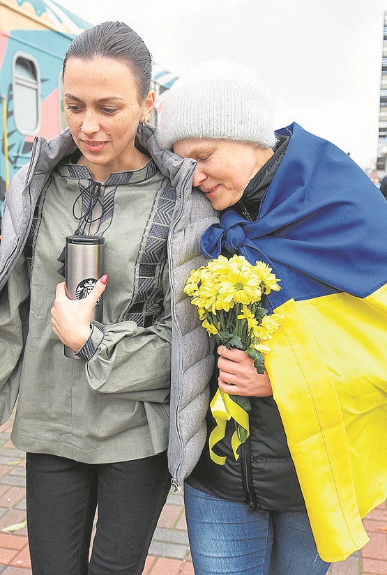 Reencuentro entre familiares ucranianos en Jersón