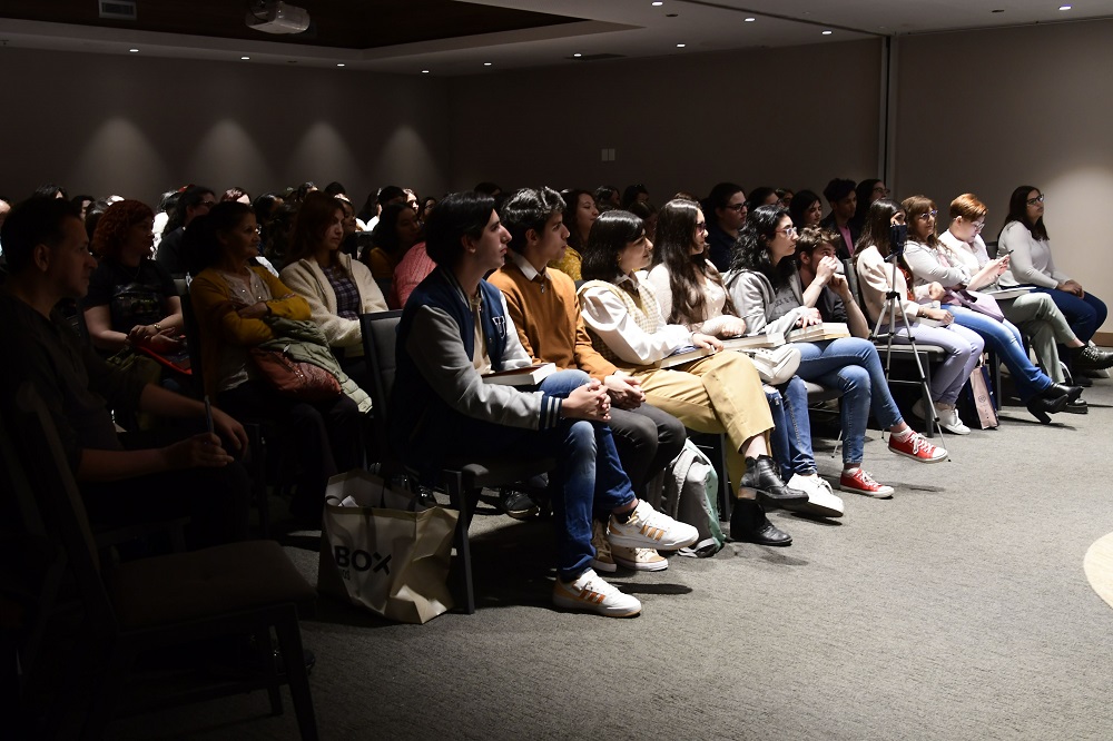 Presentación de C.S. Pacat en Montevideo