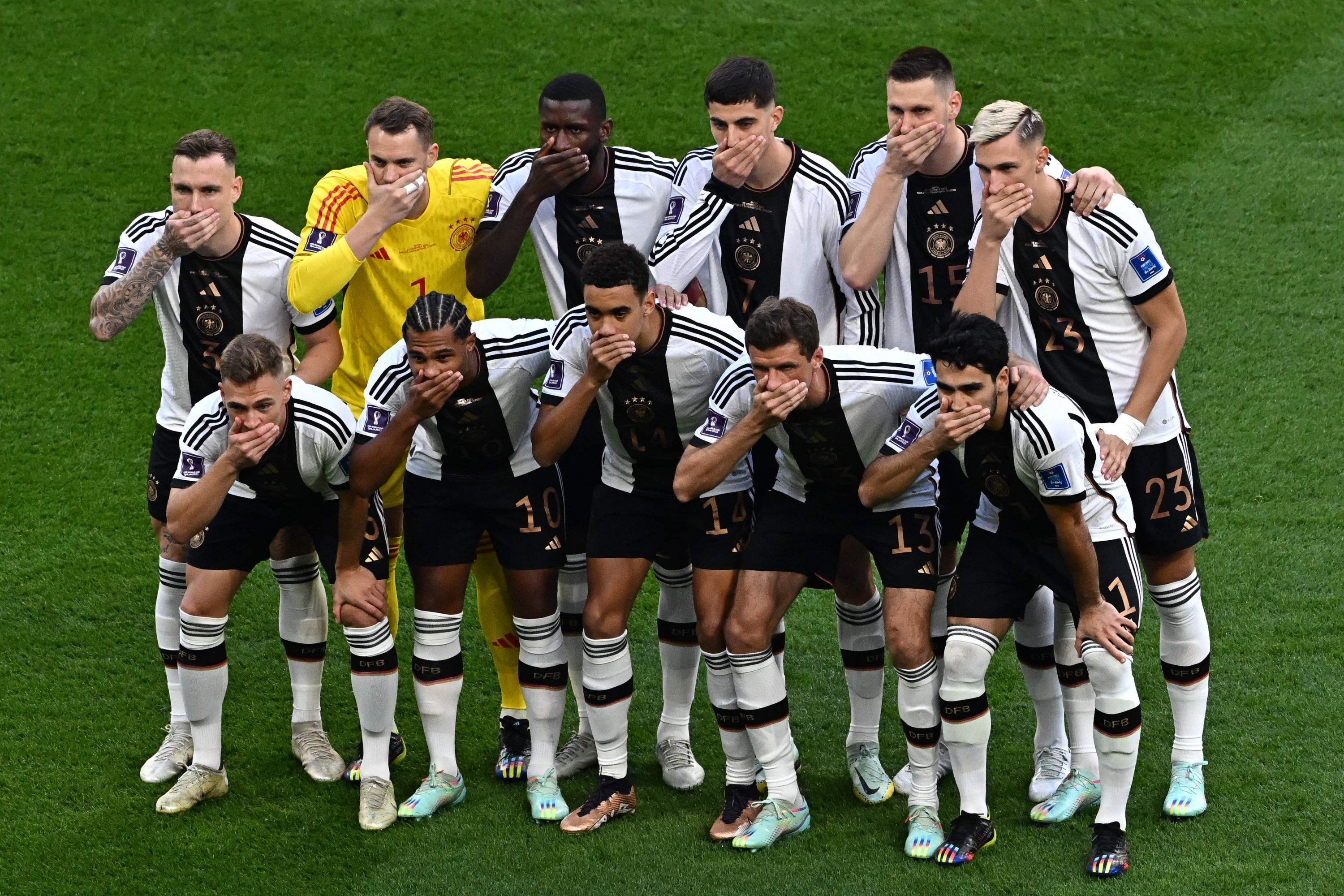 La selección de Alemania con la boca tapada en el Mundial de Qatar 2022. Foto: AFP.