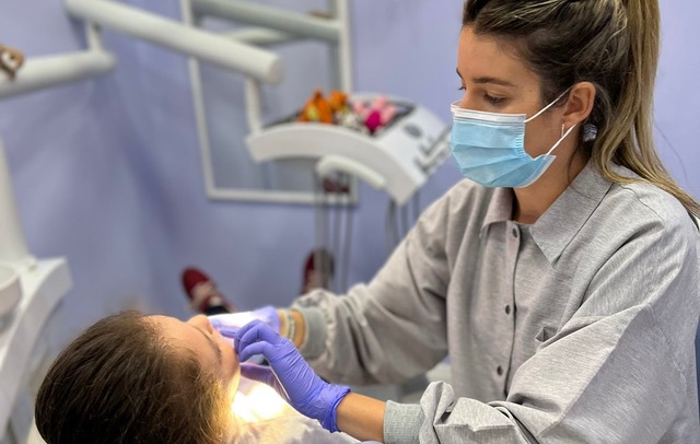 niño en el dentista