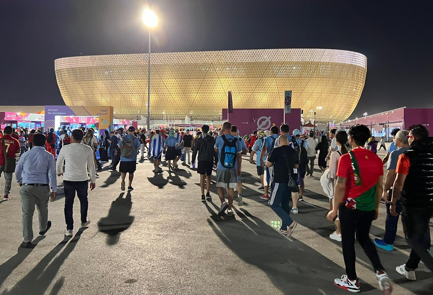 Los hinchas de Uruguay en la previa del duelo ante Portugal. Foto: Ángel Asteggiante.
